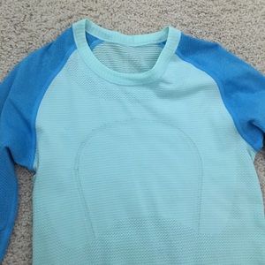 Long sleeve lulu lemon shirt